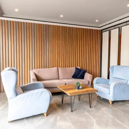 Royal Luxury Hotell 3*